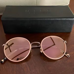 DIFF Eyewear Daisy Wrap Non-Polarized Sunglasses